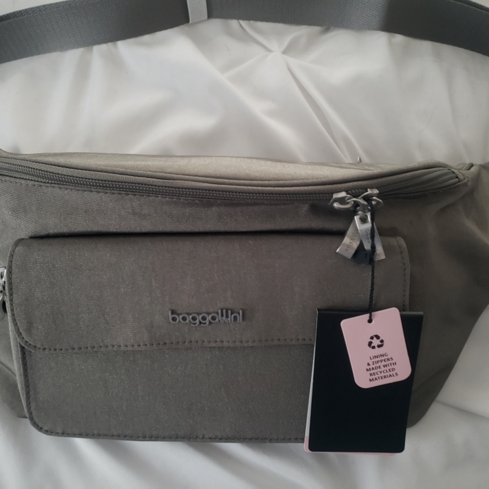 Baggallini Gray Men’s Crossbody Sling Belt Bag